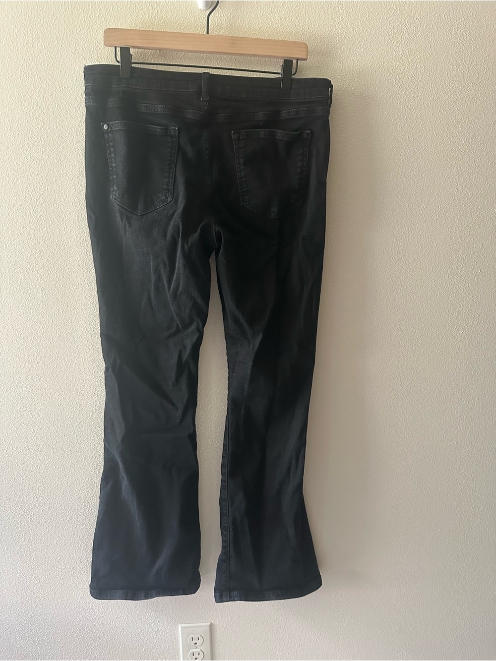 Anthropologie Rylan Relaxed High-Rise Flare Jeans by Pilcro black size 32 boho - Picture 4 of 10